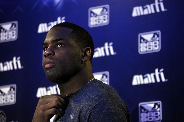 国际雪联单板滑雪平行大回转世界杯首站在内蒙古开赛.